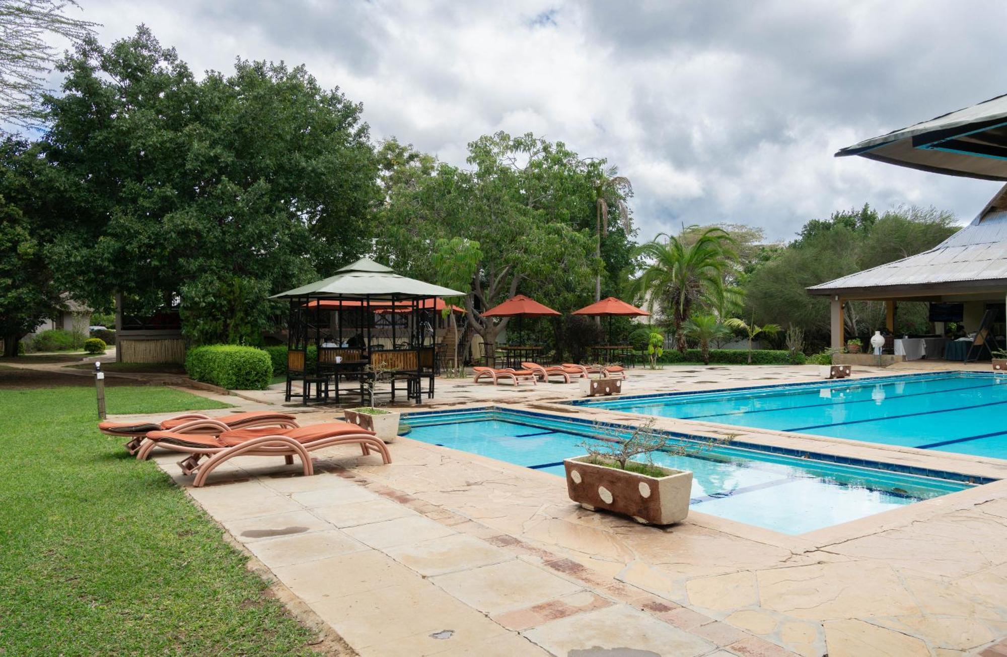 Отель Lukenya Getaway Athi River Экстерьер фото